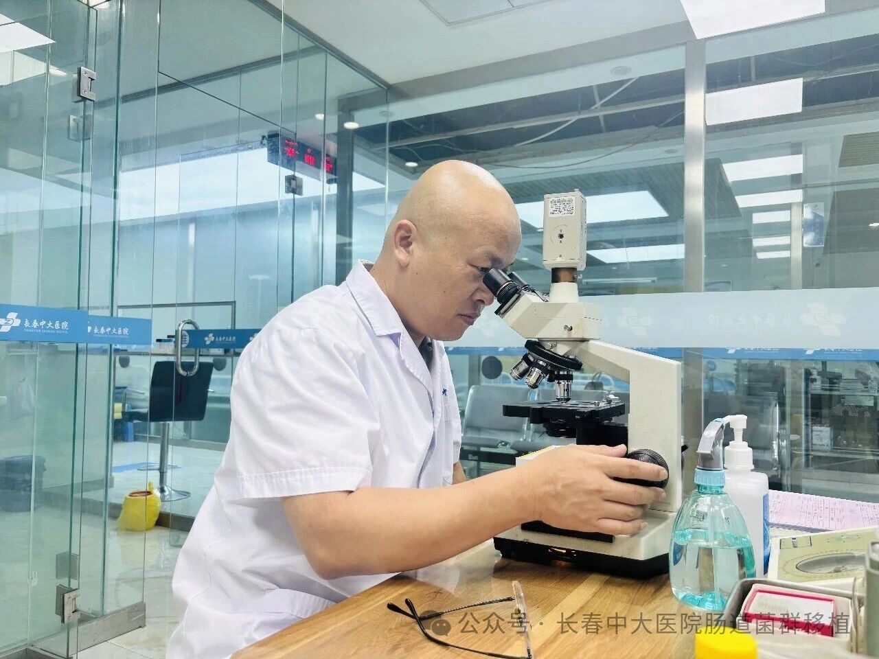 三门峡市|高朋磊医师：左手男科临床，右手肠道菌群移植深入研究